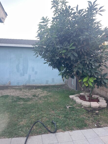 Building Photo - 2295 Orange Ave