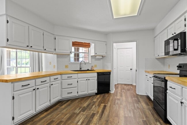 Building Photo - 87133 Golf Club Dr