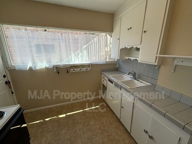 Building Photo - 1631 S 500 E
