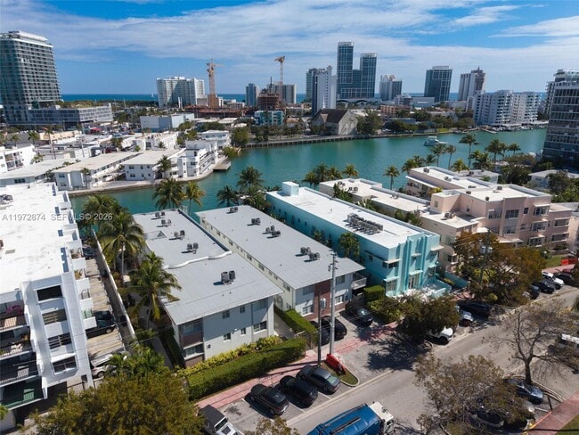 Building Photo - 6905 Bay Dr