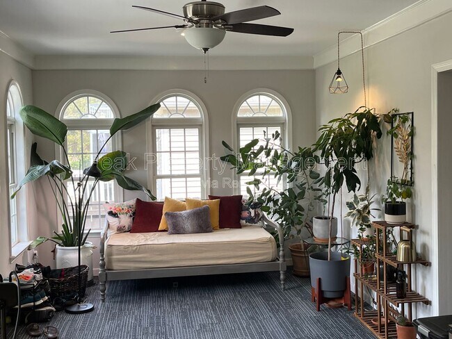 Building Photo - 3514 Montrose Ave