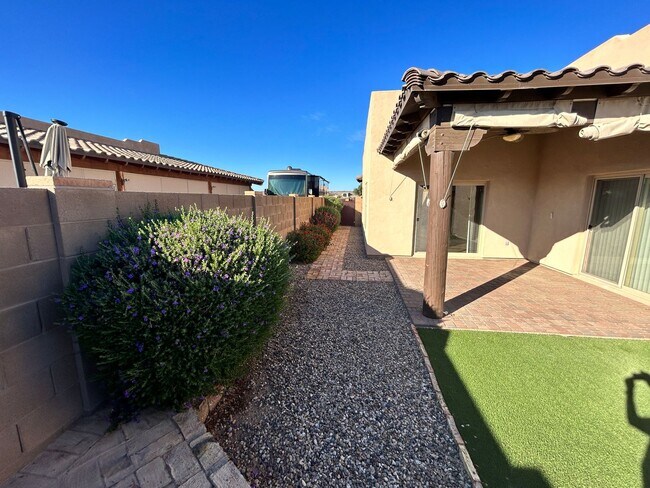 Building Photo - Beautiful Southwestern-Style Home in El Rancho Encantado