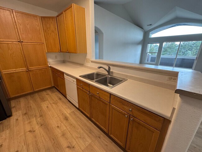 Building Photo - Spacious Condo in the Heart of Aurora