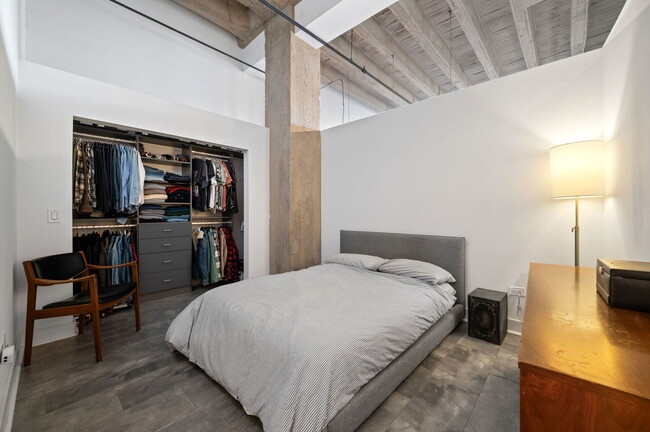 Building Photo - 1645 W Ogden Ave