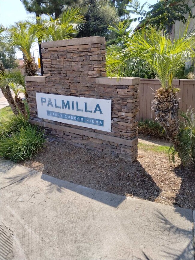 Building Photo - 2 Bedroom 1 Bathroom Condo Down Stairs Unit