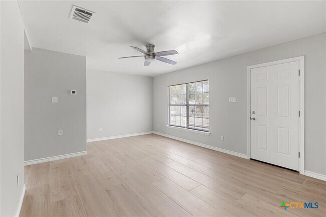 Building Photo - 108 Gm Ln