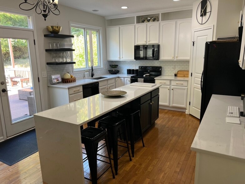 Kitchen - 218 Grant Park Dr