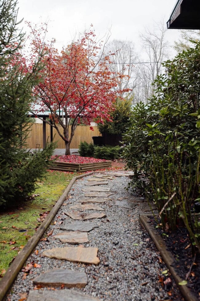 Building Photo - 521 Baywood Dr