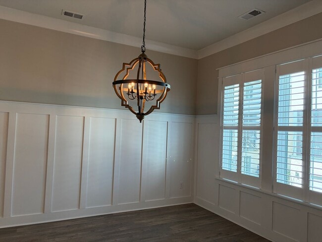 Building Photo - Midtown Townhouse