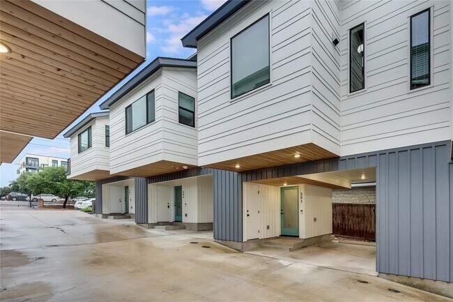 Building Photo - 913 Duncan Ln