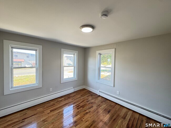 Building Photo - 137 Middletown Ave