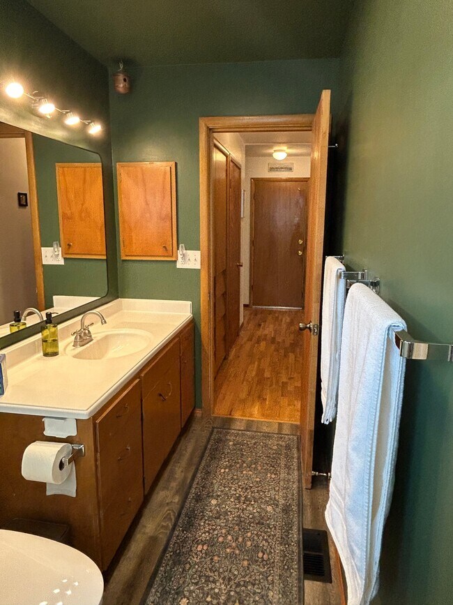 Building Photo - 302 N 37th Ave