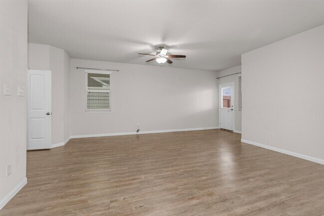 Building Photo - 17423 Desmond St