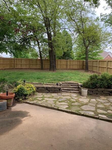 Building Photo - 300 Genesis Dr