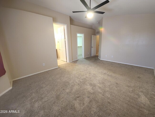 Building Photo - 5511 S 15th Way