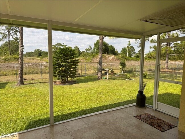 Building Photo - 1127 Foggia St E