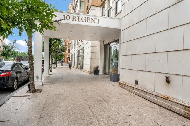 Building Photo - 10 Regent St