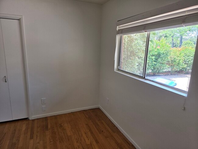 Building Photo - 4734 Laurelgrove Ave