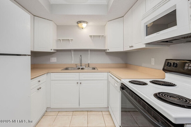 Building Photo - 6561 Mission Ct
