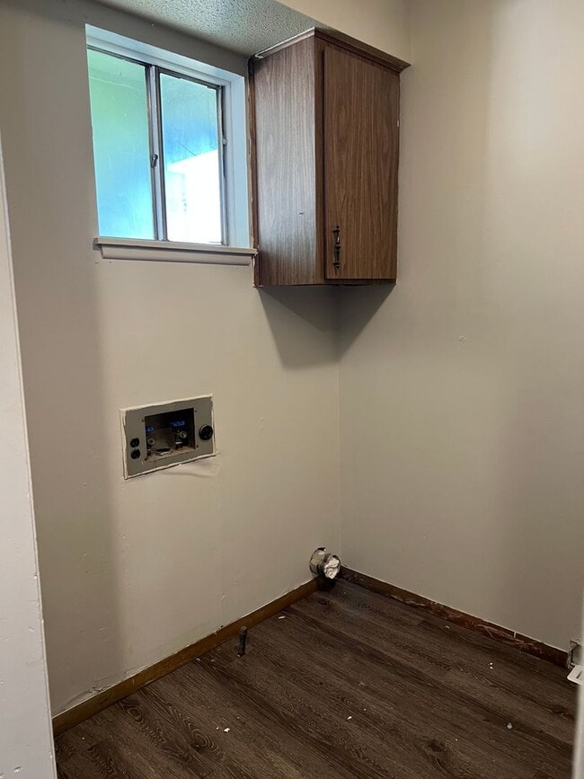 Building Photo - Remodeled 2 bedroom, 1 bathroom duplex
