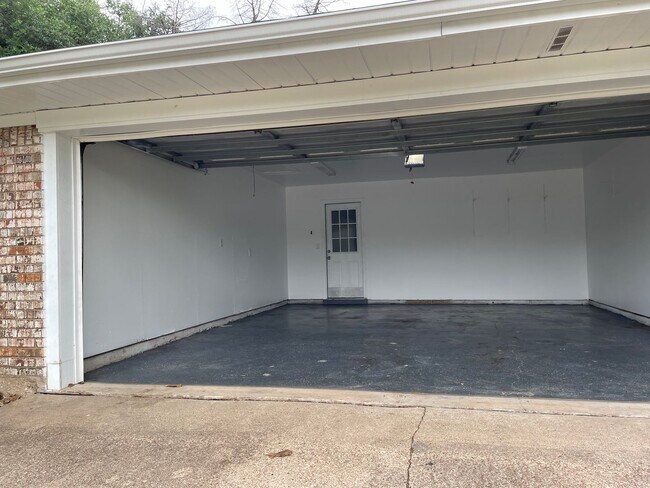 Building Photo - Application Received | Updated Single-Story 3 Bed, 2 Bath | Big Yard | Pet Restrictions