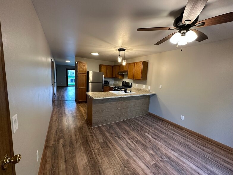 Building Photo - 2046 Cliff Alex Ct S
