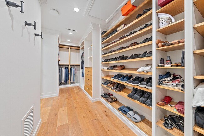 Building Photo - 2408 Bay Village Ct