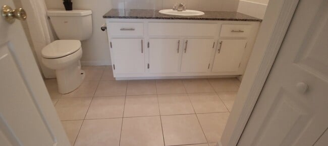 Building Photo - Beautiful 2/2 condo for rent next to Waterford Lakes Town Center and UCF