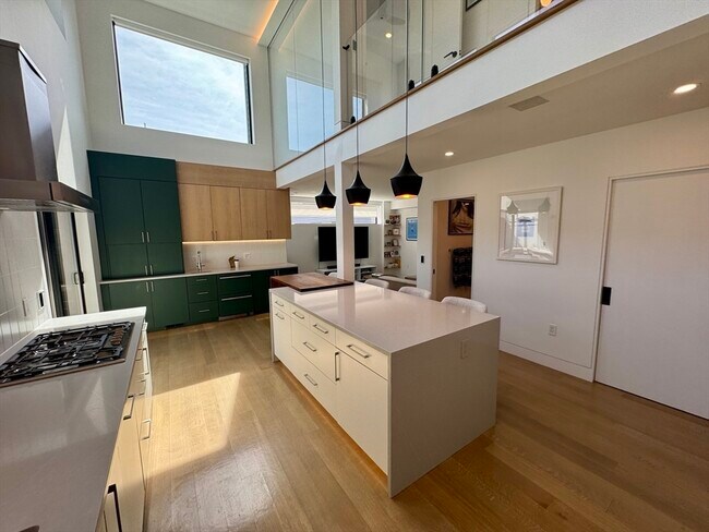 Building Photo - 22 Parker St