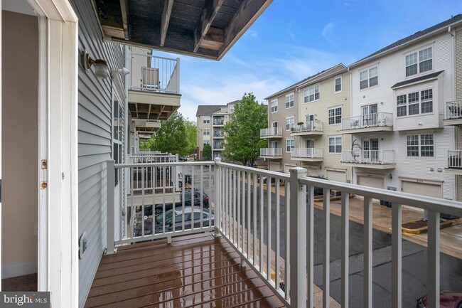 Building Photo - 8055 Gatehouse Rd