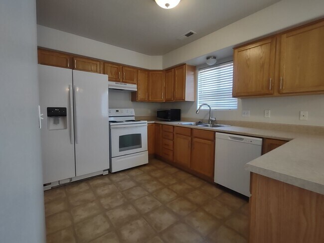 Building Photo - Fox Cove Unit