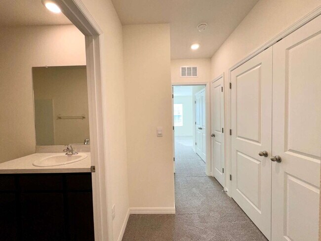 Building Photo - 33031 Tulip Petal Ln
