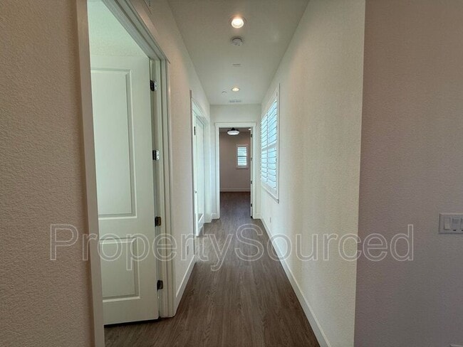 Building Photo - 1136 Crescent Ave