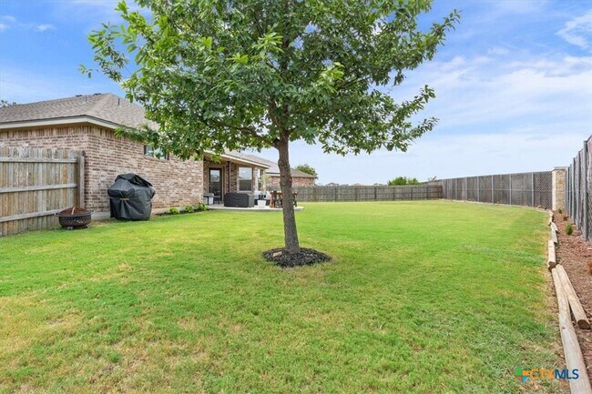 Building Photo - 5102 Dauphin Dr