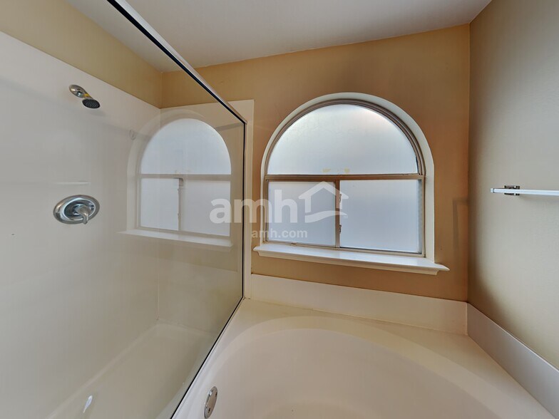 Building Photo - 8055 Chisos Oak Dr
