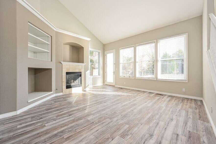 Building Photo - 4376 Foxberry Dr