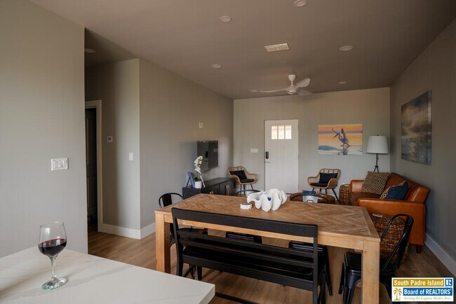 Building Photo - 111 W Sunny Isle Dr