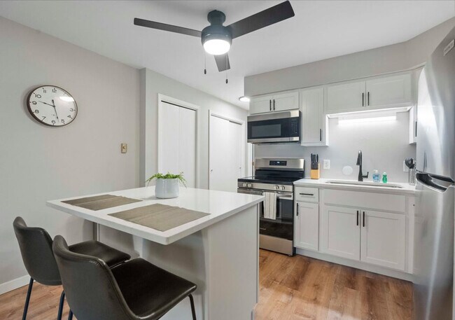 Building Photo - 1217 E Wilson St