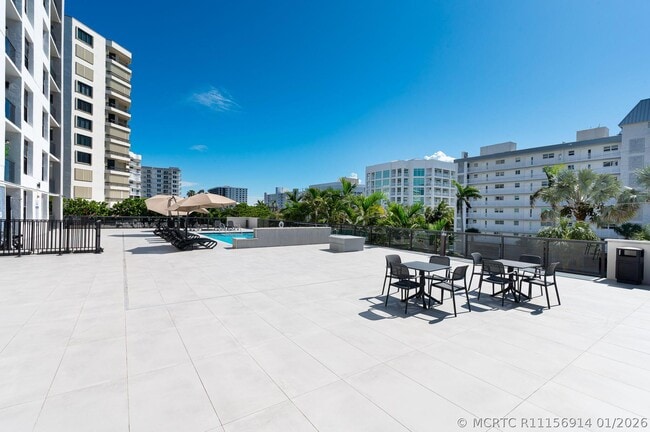 Building Photo - 3115 S Ocean Blvd