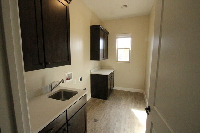 Building Photo - Move in Ready - Sand Hollow and Dunes Retreat