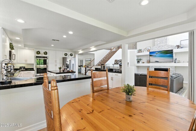 Building Photo - 1568 E Canyon Way