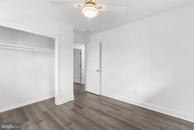 Building Photo - 215 Dolores Dr