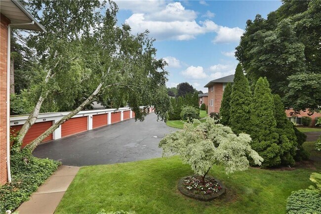 Building Photo - 2640 Highland Ave