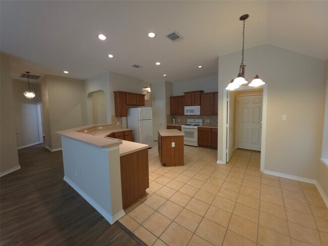 Building Photo - 21219 Willow Glade Dr