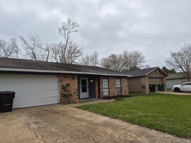 Building Photo - 15735 Munson Ln