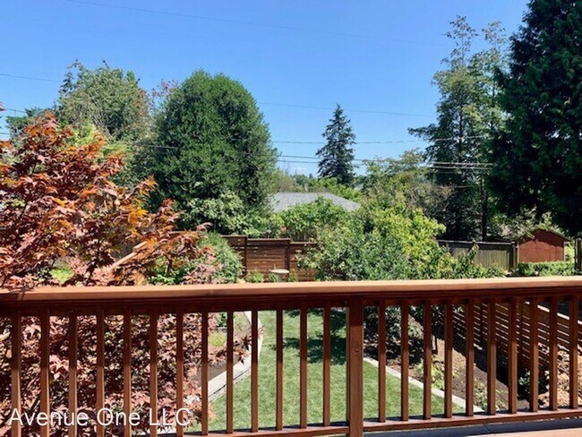 Building Photo - 3 br, 3 bath House - 8438 32nd Ave SW