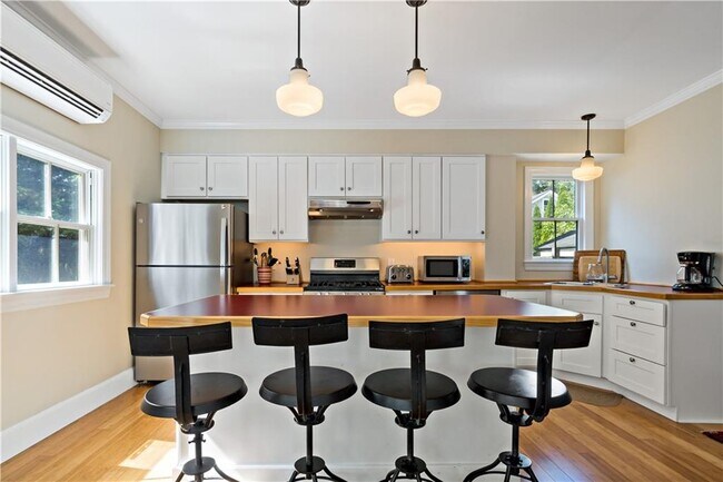 Building Photo - 6 Gladding Ct