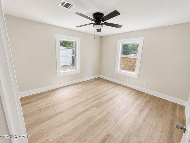 Building Photo - 303 Thelma Dr
