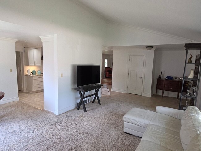 Building Photo - Updated 3 bedroom 2 bathroom Oak Creek ranch