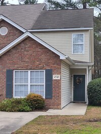 Building Photo - "Charming 2-Bedroom Townhouse on Skillmast...